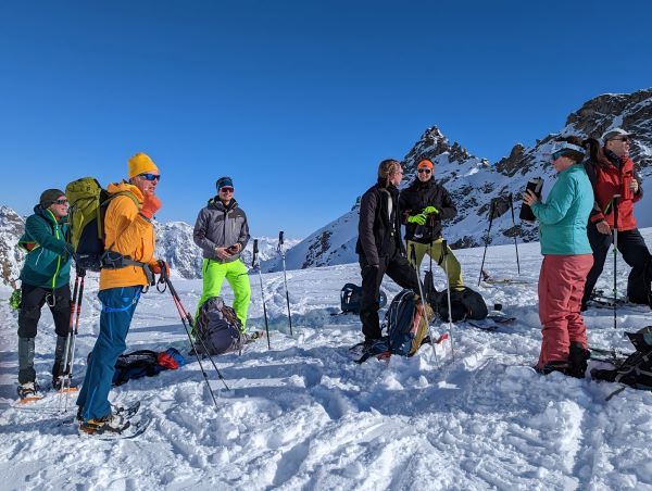 Skitouren-und Schneeschug-Geher am Litznersattel